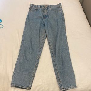 Zara Size 4 90s High rise light wash mom jeans